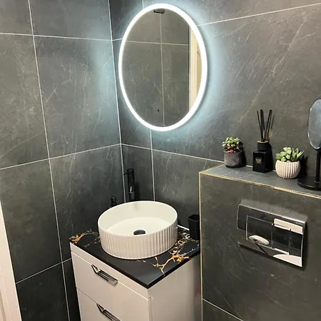 Pensionat Private In Stunning Shared Newly Refurbished 3*