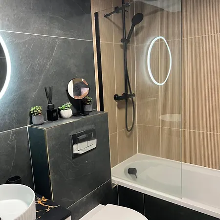 Pensionat Private In Stunning Shared Newly Refurbished 3*