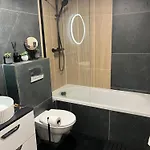 Private In Stunning Shared Newly Refurbished 3* Dublín