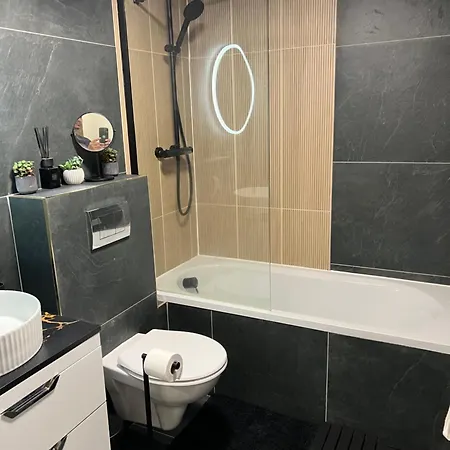 Private In Stunning Shared Newly Refurbished 3* Дублин