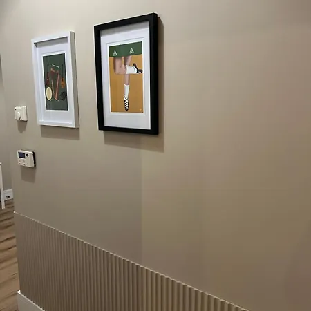 Private In Stunning Shared Newly Refurbished 招待所