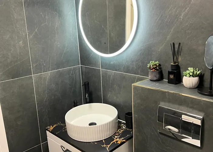 Vendégház Private In Stunning Shared Newly Refurbished 3*